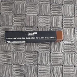 MAC Studio Fix Perfecting Stick In NW50